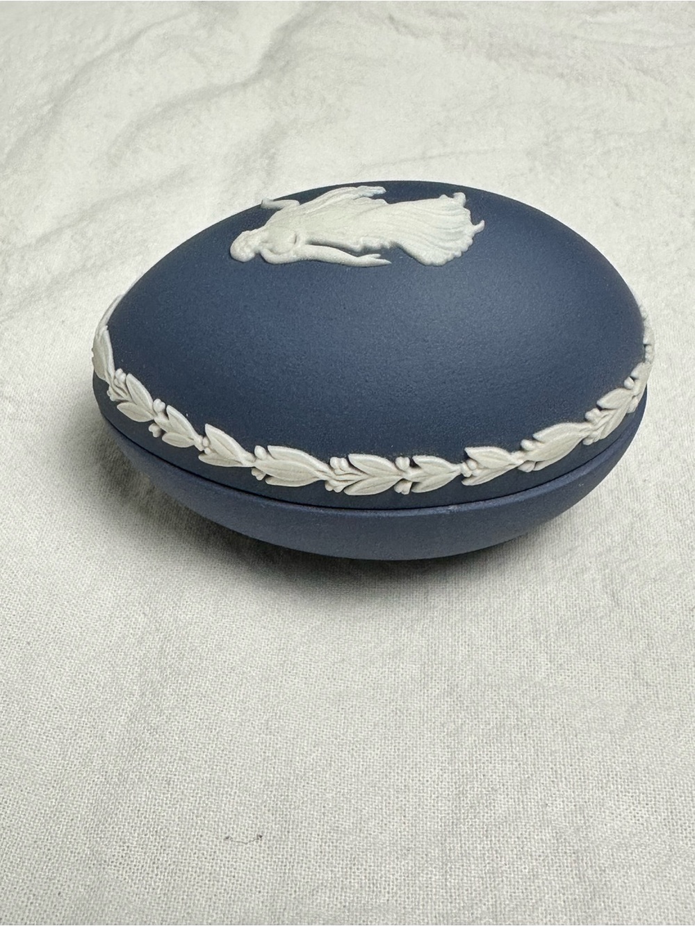 VTG Wedgwood Blue Jasperware Egg Trinket Box -White Relief Dancing Hours Goddess - Picture 7 of 8